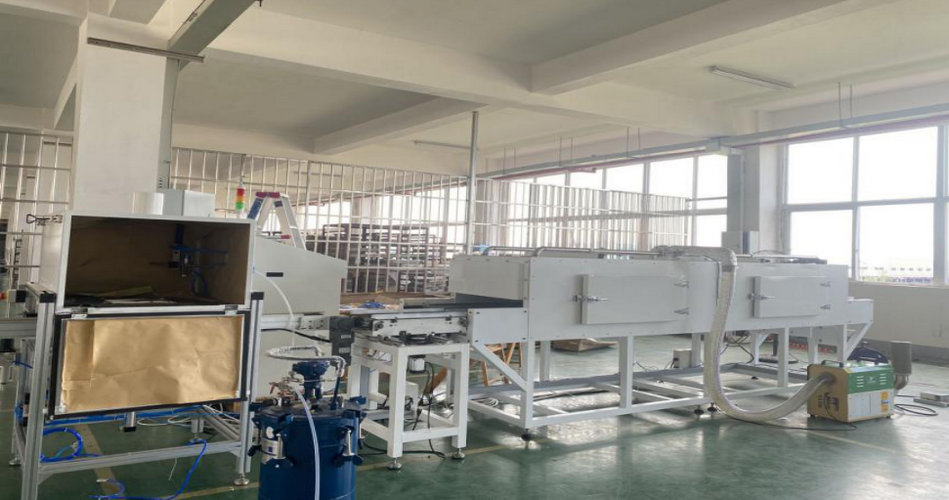 KB88凯时官网特瓷陶瓷橡胶复合衬板硫化喷胶线